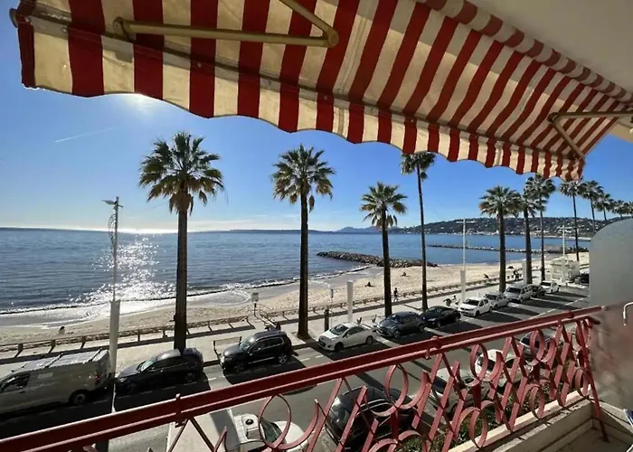 Terrasse Face A La Juan Les Pins アパート アンティーブ